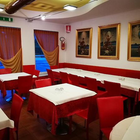 Hotel Capri Понте-нелле-Альпи Экстерьер фото