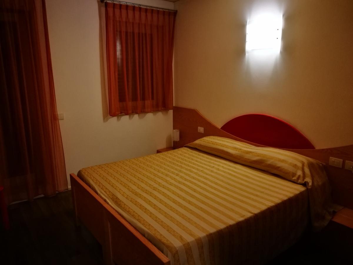 Hotel Capri Понте-нелле-Альпи Экстерьер фото